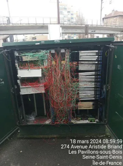 Armoire fibre désorganisée avant intervention